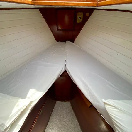 Fantastico Velero En Barcelona